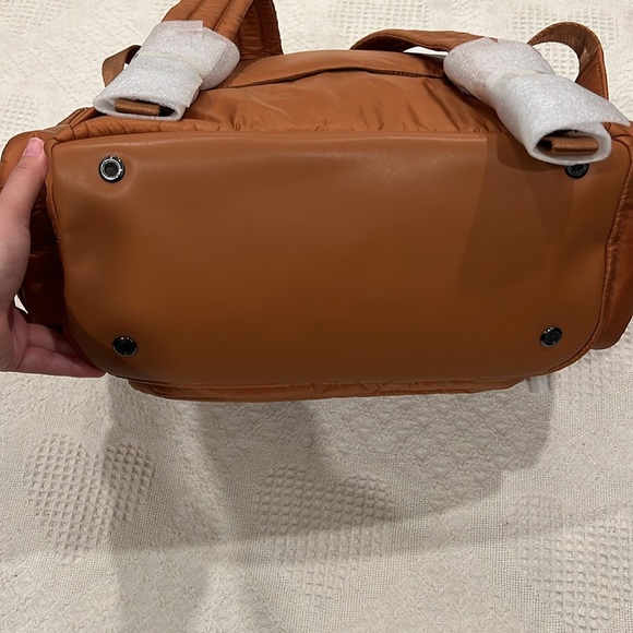 Caraa sports bag perfect diaper or travel bag!! - Picture 9 of 15